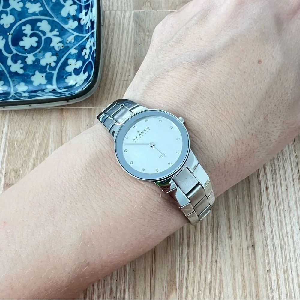 Skagen Denmark ladies silver tone bracelet dress watch NEW BATTERY